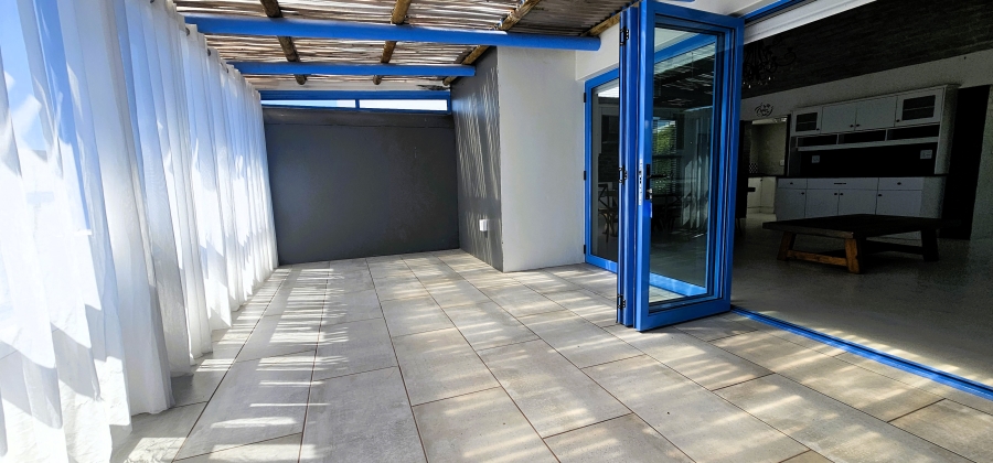 4 Bedroom Property for Sale in Paradise Beach Western Cape